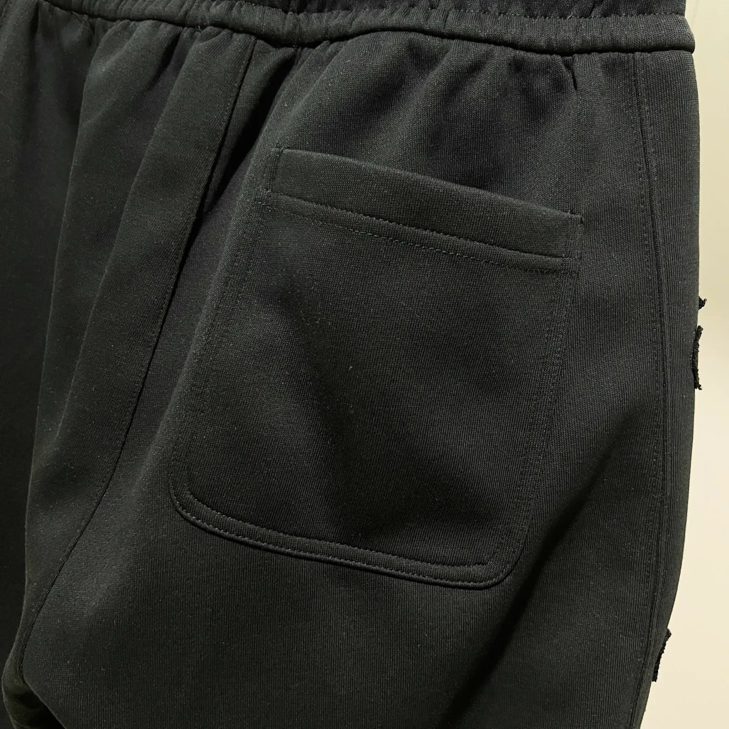 P260 chromehearts/Chrome heart selected 400g custom fabric sweatpants, classic side patch cross embroidery🪡hardware crafts logo, official synchronization, 1:1 original mold opening, fashion personality, versatile trend, pure original quality, original washed fabric, tag, collar label, washed wheat, complete three labels, color: black, gray. Size: M-3XL